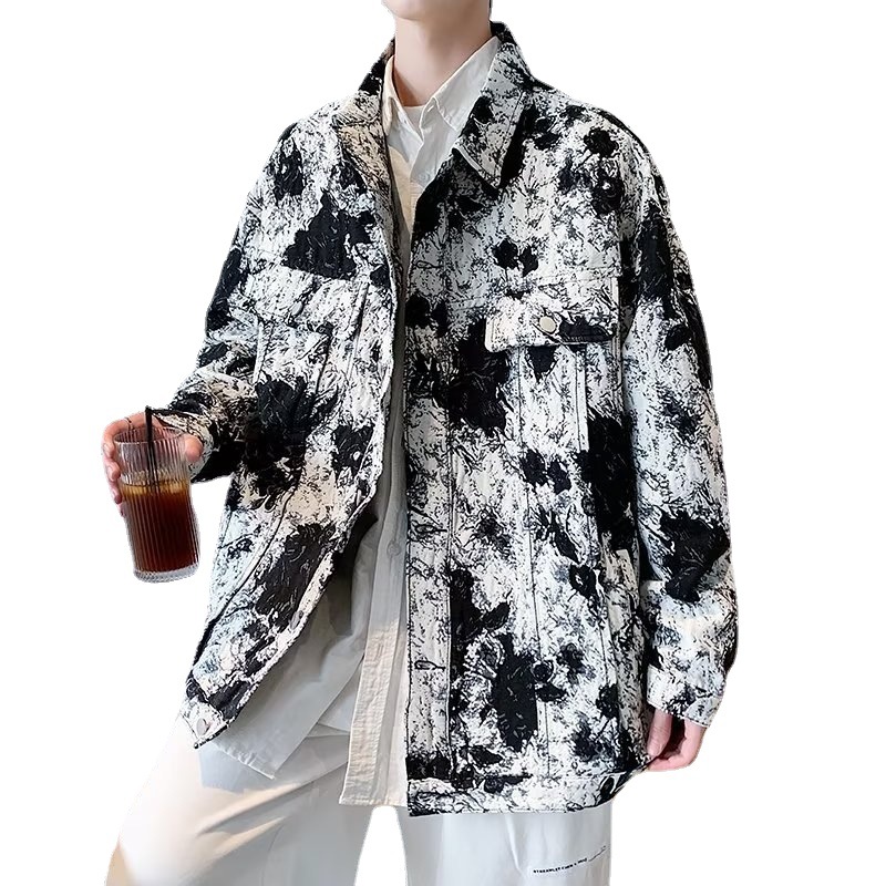 Giacca in denim tinto in cravatta, marchio trendy da uomo in un bel top da strada fritto ruffiano, vestibilità ampia per coppie primaverili e autunnali_voghion.com