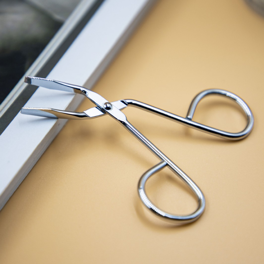 Pinza Curva para Cejas de Acero Inoxidable de Alta Precisión para Depilación y Diseño de Cejas image 4