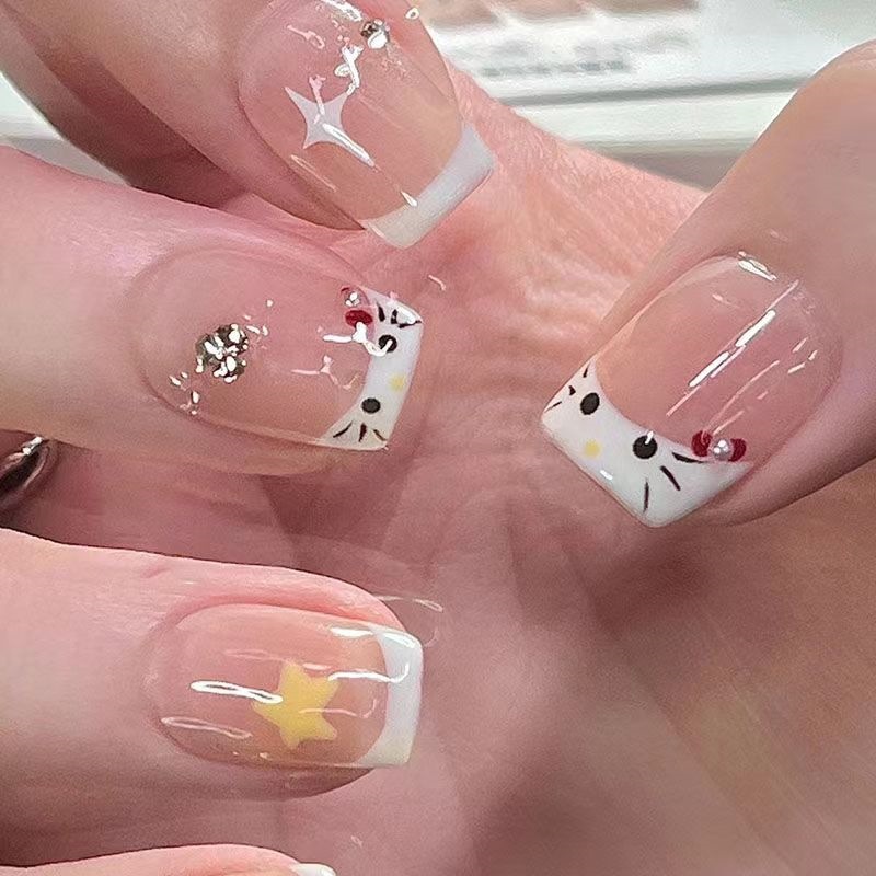 Yiyi Dance Kitty Cat Nail Art Estrellas francesas Linda armadura corta con parche de uñas