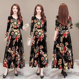 大码200斤金丝绒连衣裙女秋冬季妈妈装中老年显瘦中长款打底裙