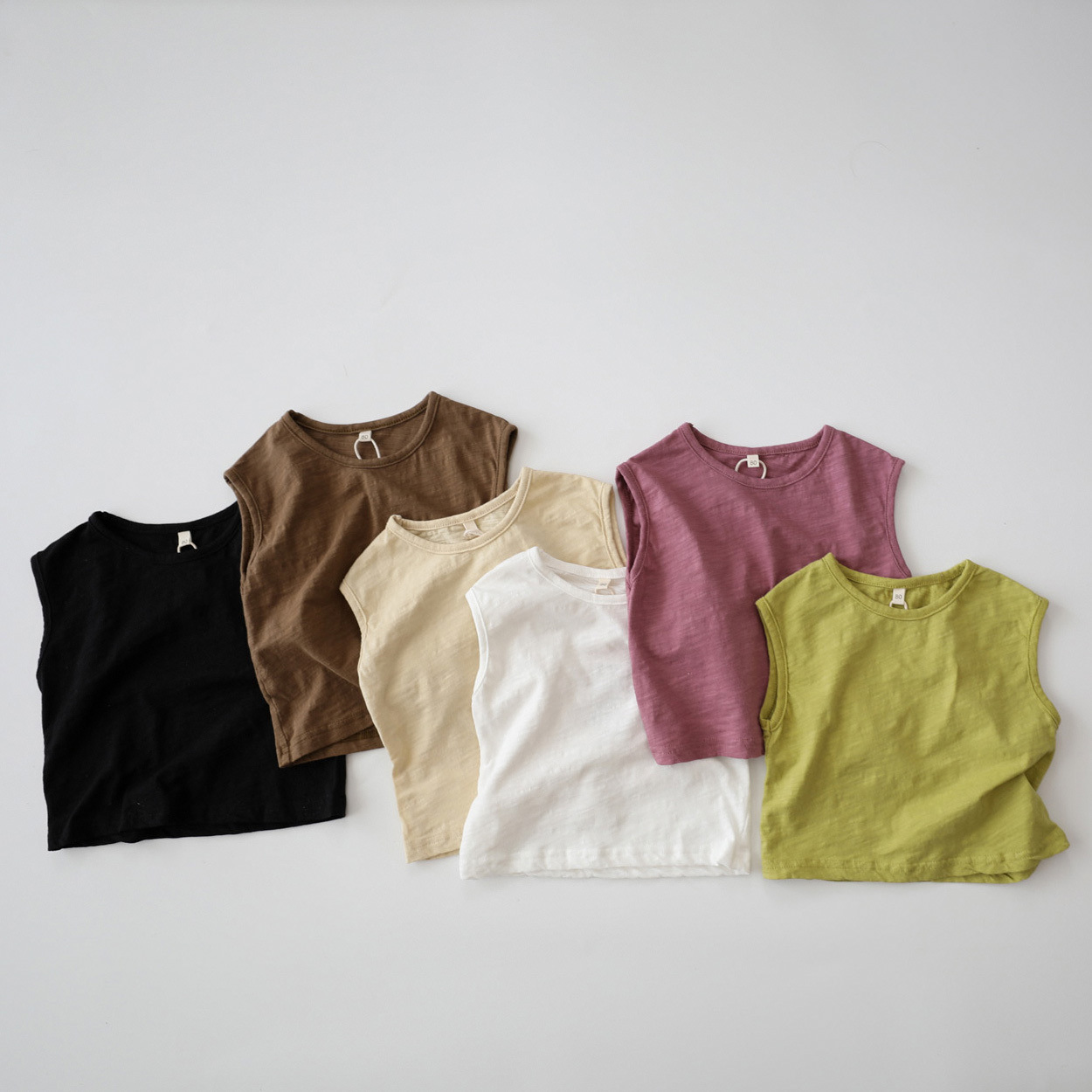 Soft, chewy, and lightweight summer vest for kids—Korean-style, made from soft, comfortable bamboo-cotton fabric. Unisex design, sleeveless, trendy, model 0160