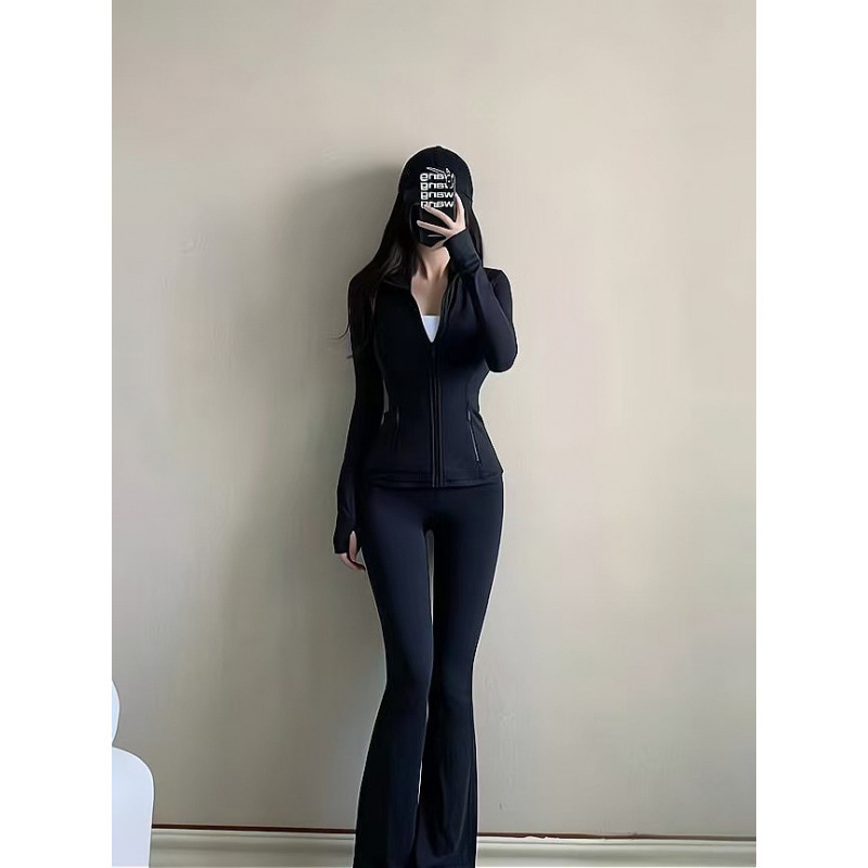 검은색 재킷 = 나팔바지 정장