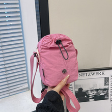 达芙琦束口单肩包女新款潮搭洋气手机包简约纯色通勤日系斜挎包