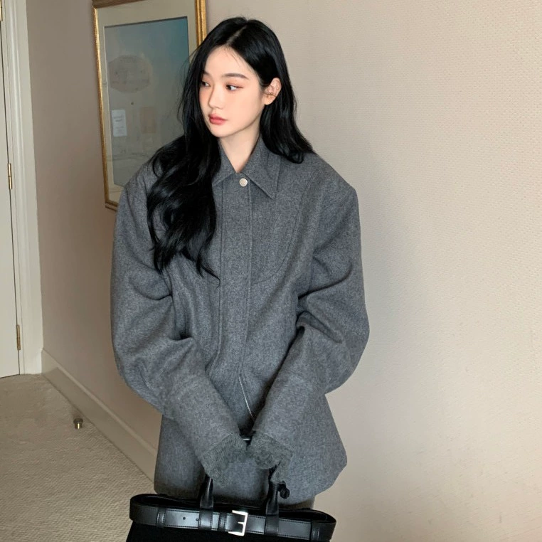 Корейский шикарный зимний комплект в стиле французского ретро: свободная повседневная куртка из шерсти + юбка с высокой талией.