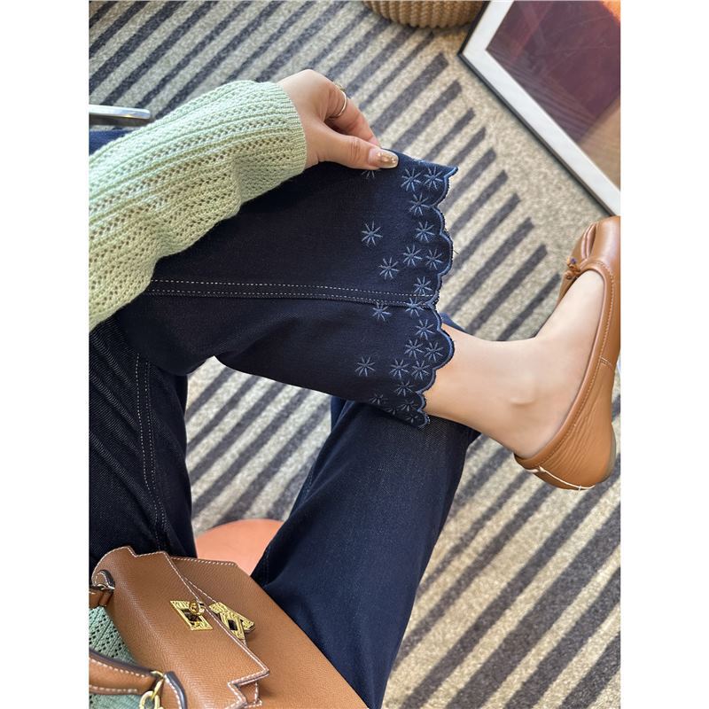 It's Hard to Find a Good Fit! ~ Small Embroidered Lace Straight Jeans for Women in Autum New Loose Wide-Leg Nine-Point Pants