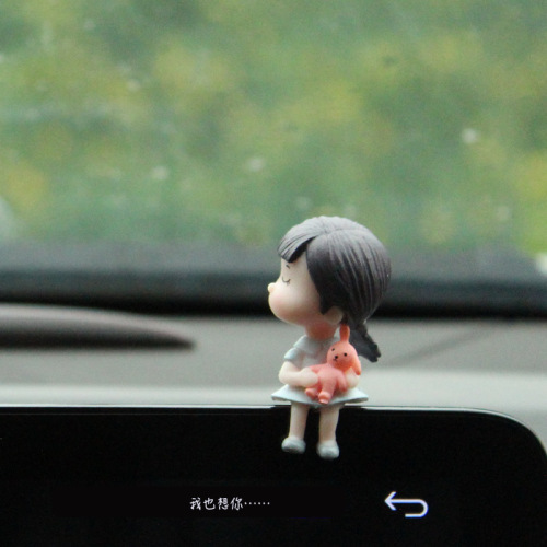 Internet celebrity car ornaments wholesale car interior accessories cute kissing couple doll electric car decorative ornaments for women