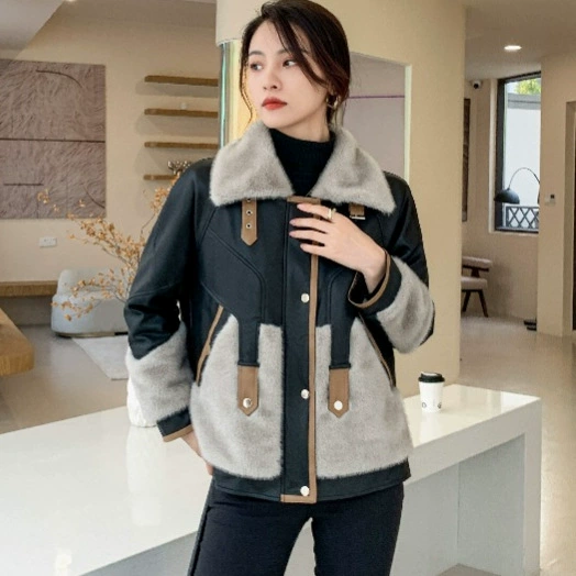 Зимний 2024 новый высококачественный сшитый модный короткий женский кожаный пиджак утолщенный серебристо-голубой кунька меховый топ