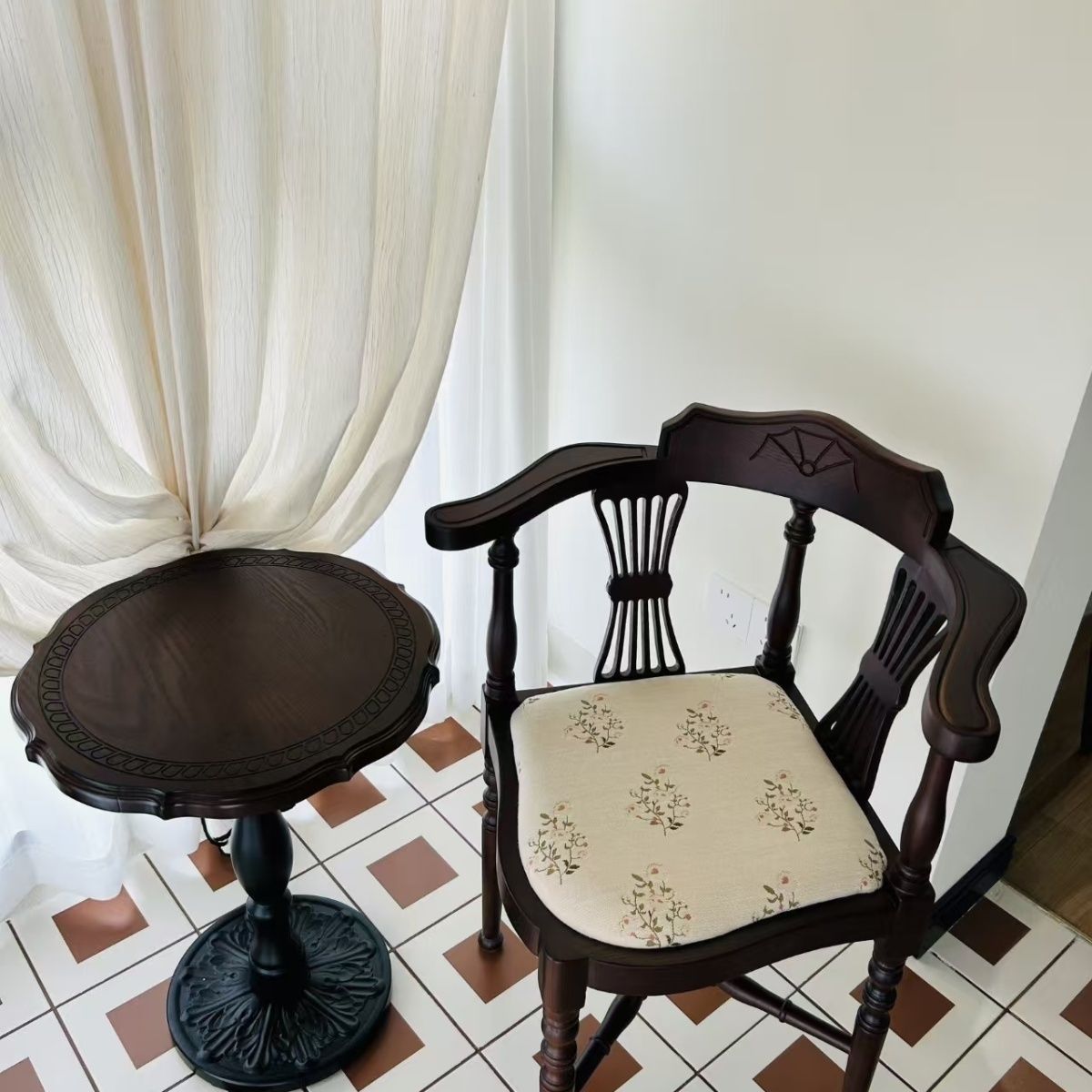 French Dining Chair Medieval Triangle Solid Wood Bedroom Designer Study Cafe Bar Home Makeup Retro Chair