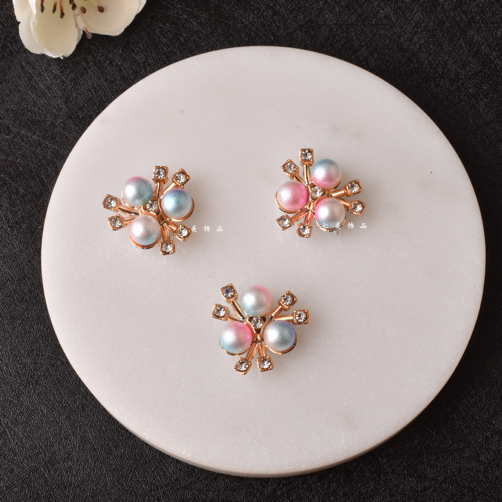 Estilo barroco tres aleación perla flor corazón joyería accesorios flor placa hebilla ropa DIY collar pulsera material