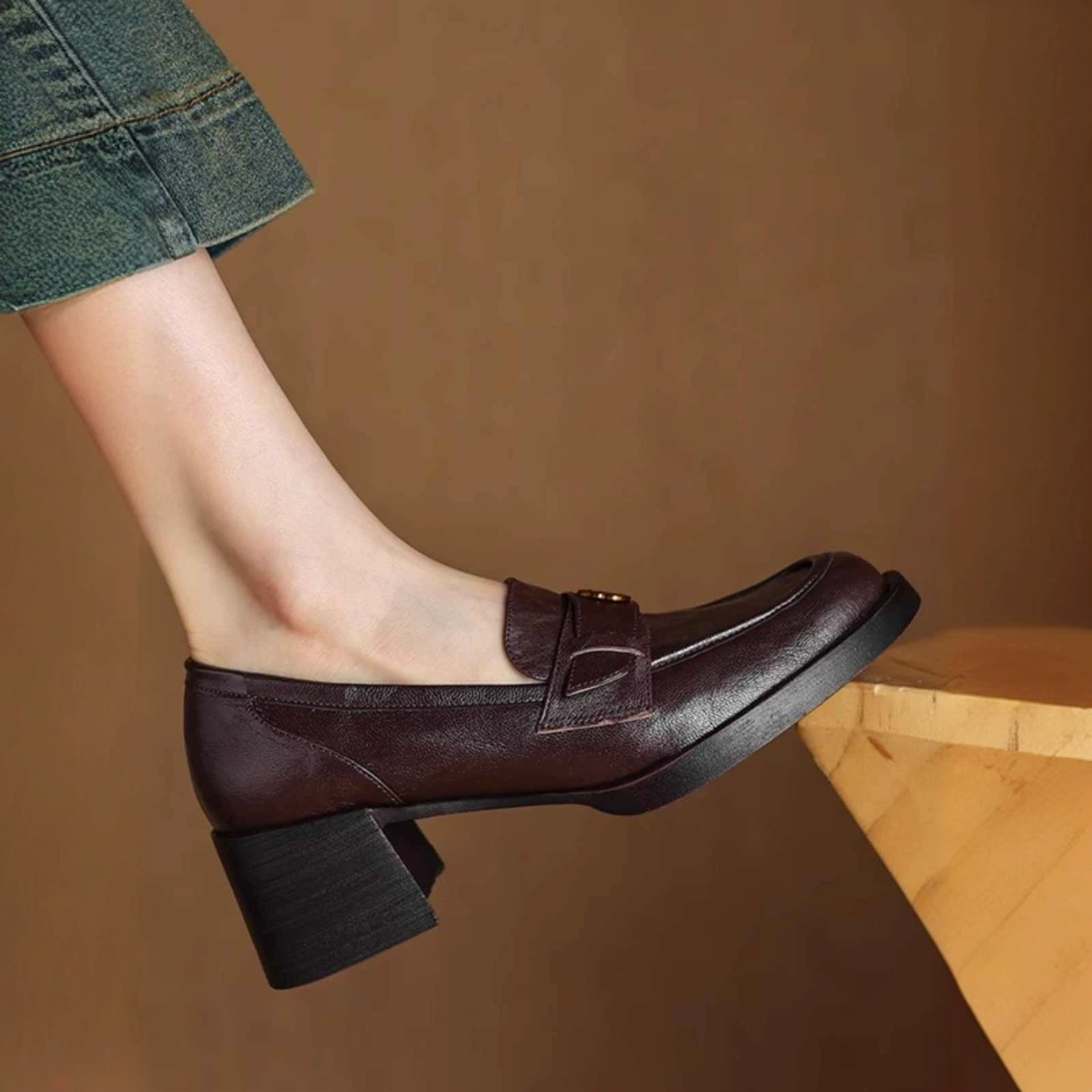 Мягкая овечья кожа черные туфли с высоким каблуком камелии рафу 2025 весна и осень новый британский стиль один педаль толстая подошва одиночные туфли для женщин