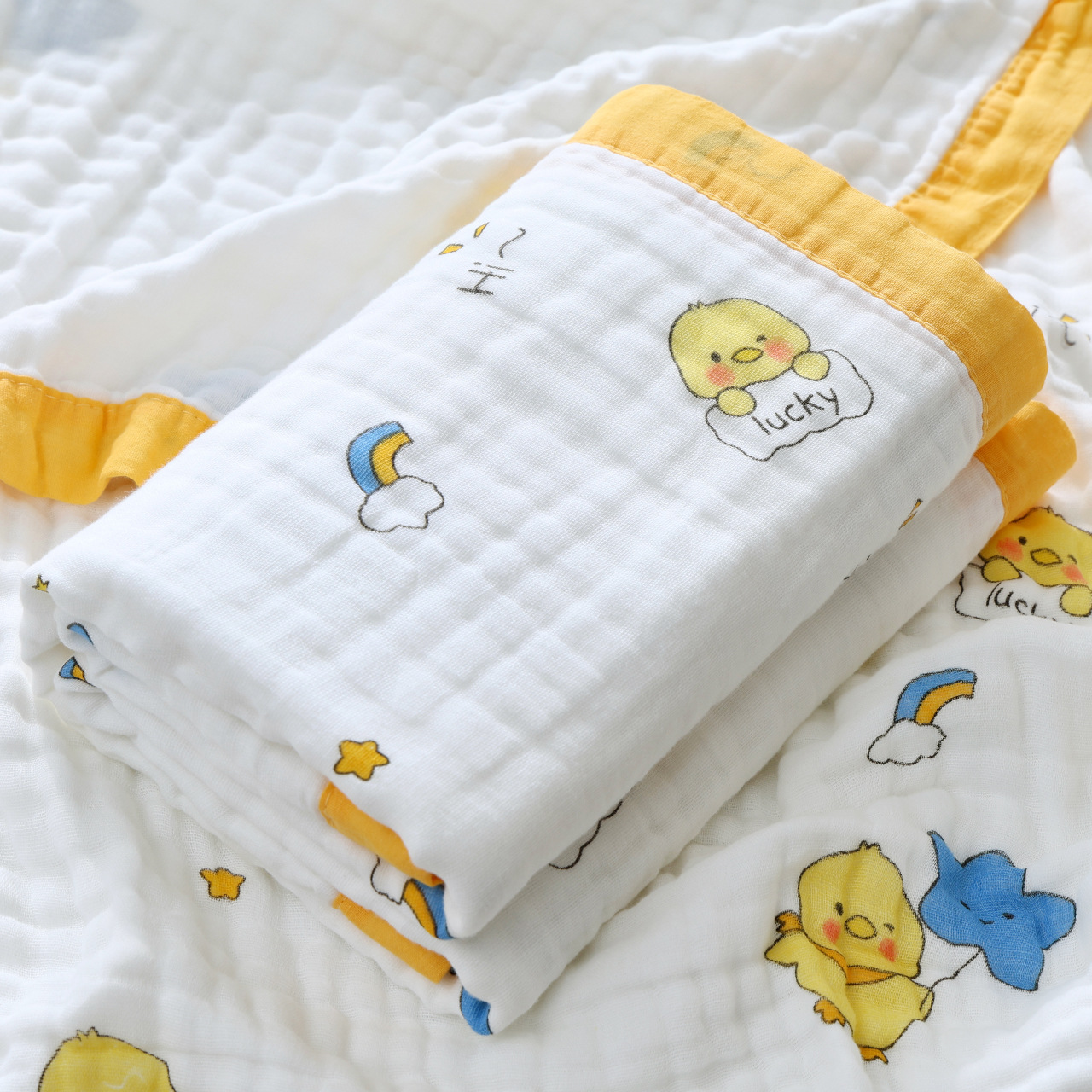 챙이 넓은 행운의 병아리