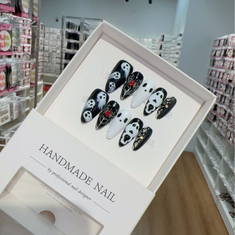Namo European and American Foreign Trade Halloween Ghost Fluttering Spider Almond Handmade Nails Wholesale Namo European and American Foreign Trade Halloween Ghost Fluttering Spider Almond Handmade Nails Wholesale