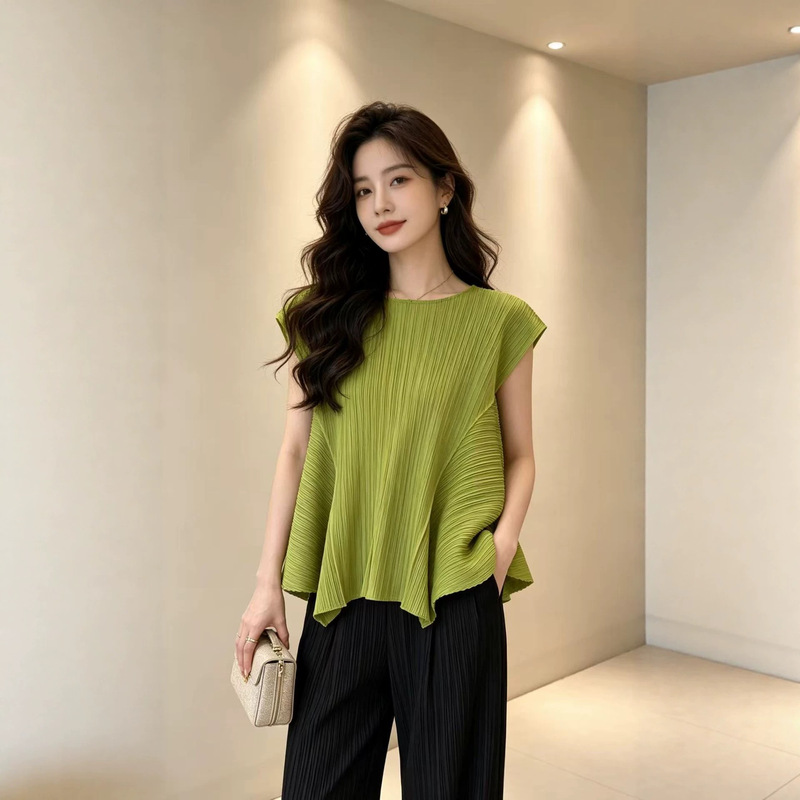 Issey Miyake Pleated Loose Slimming Top for Women, Summer Irregular Hem, Round Neck, Flutter Sleeves, Versatile and Elegant T-Shirt Issey Miyake Pleated Loose Slimming Top for Women, Summer Irregular Hem, Round Neck, Flutter Sleeves, Versatile and Elegant T-Shirt