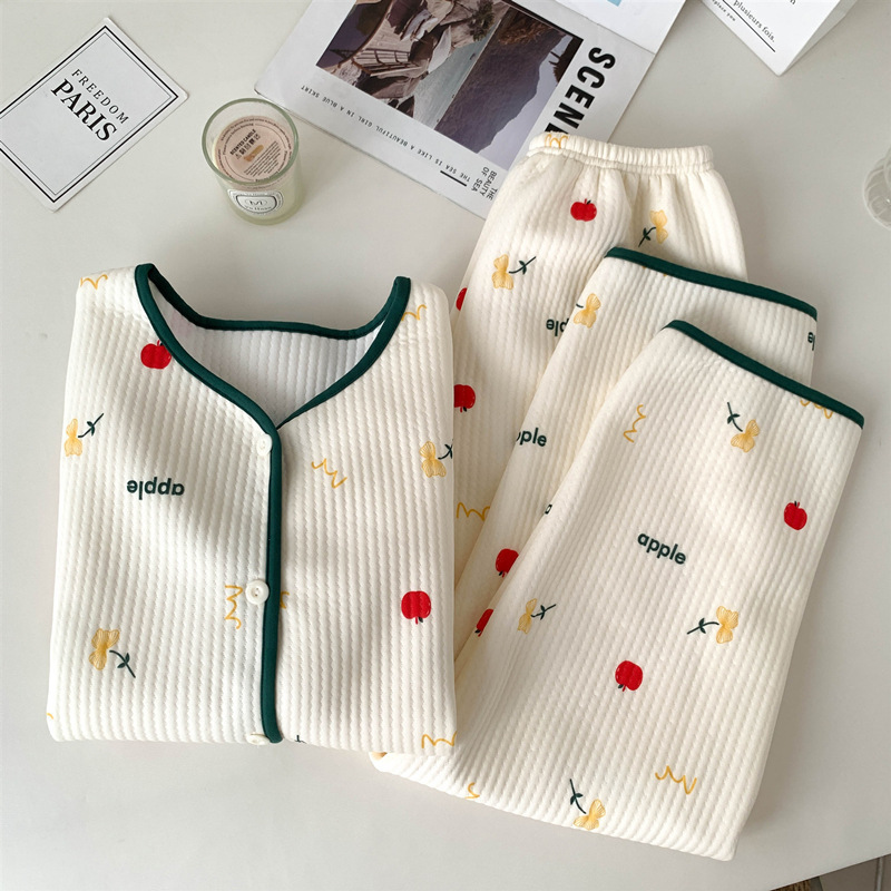 Lápices japoneses pequeños nuevos pijamas de algodón de aire primavera / otoño / invierno mezclado lindo cálido dibujos animados conjunto de ropa para el hogar