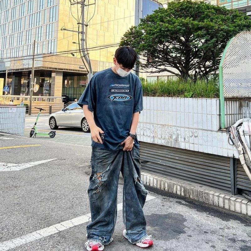 Camiseta de manga corta Cleanfit de estilo coreano, con estampado de carreras de autos, lavada, descolorida y desgastada, de tendencia