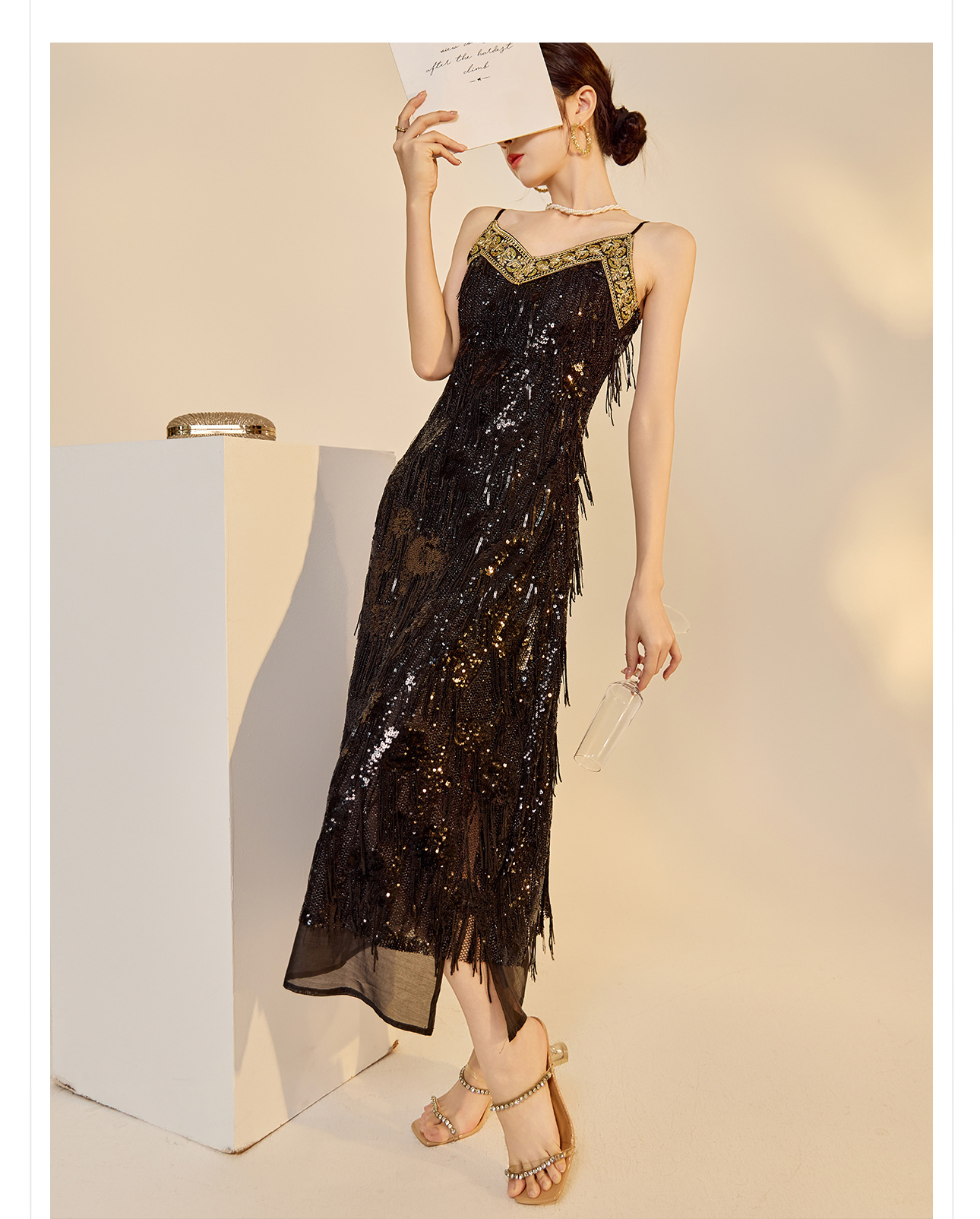 Đầm maxi nữ thắt eo phong cách Trung Hoa cổ điển đính cườm lưới thêu tua rua ZX N7012 — Đen Obsidian, Gạo hạnh nhân chi tiết 12