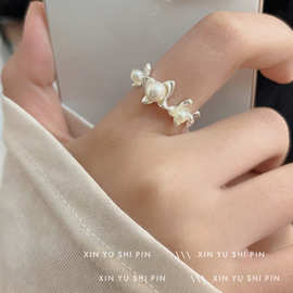 小众设计珍珠花朵戒指女2024年新款甜美百搭食指戒开口可调节指环