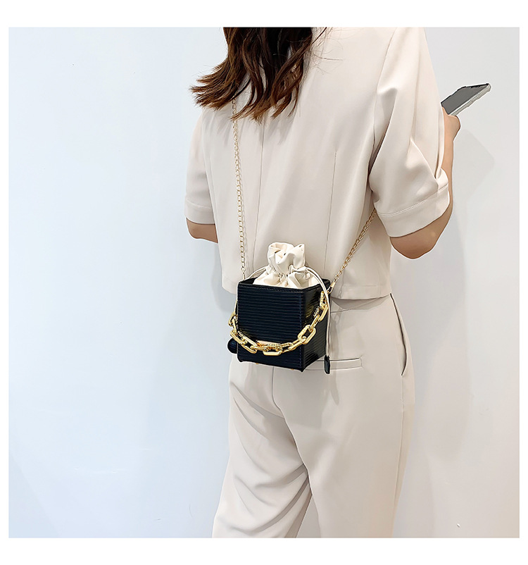 Women's Small Pu Leather Solid Color Fashion Chain Square String Crossbody Bag display picture 1