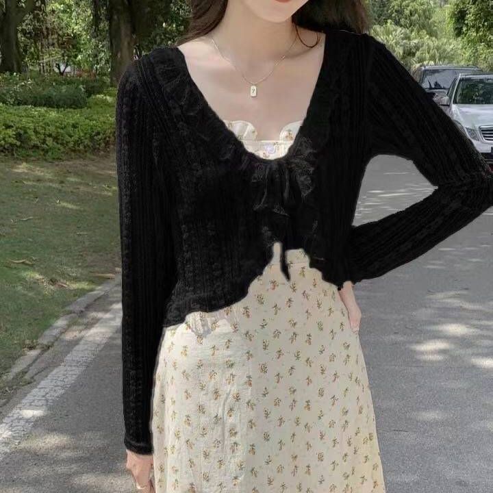 A short, lace-trimmed, openwork cardigan with a light mesh overlay, perfect for summer and paired with a skirt. It's a super elegant and feminine look.