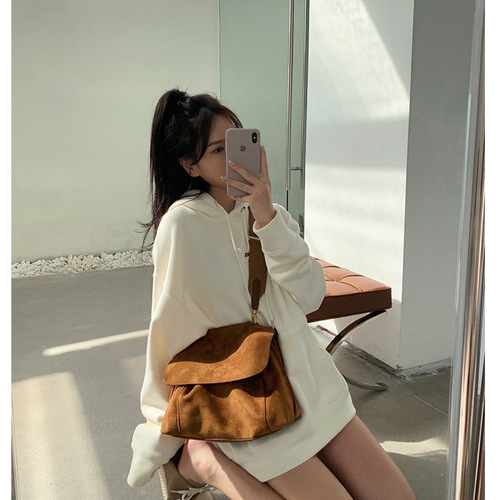 Retro brown velvet versatile autumn and winter bag women's large capacity crossbody bag shoulder bag women's bag large bag 2024 new trend