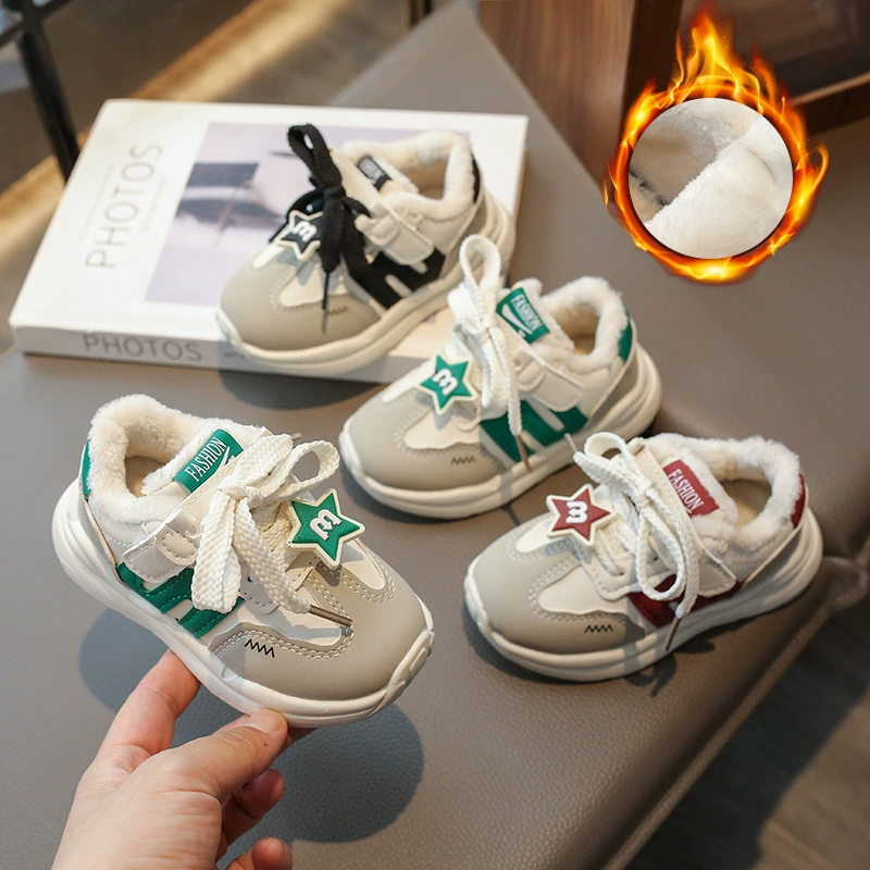 2025 новых зимних детских парусиновых ботинок, спортивная обувь для мальчиков малых и средних размеров, обувь для малышек, мягкая теплая хлопковая обувь для бега.