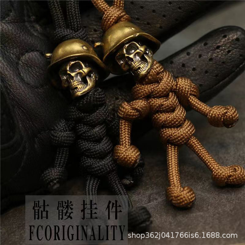 Personalized and Creative Cool Imitation Brass Material Skull Soldier Vs Superman Keychain Luggage Pendant Manufacturer Wholesale