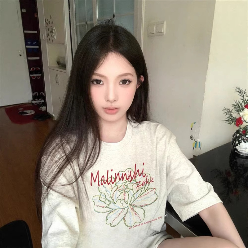 Pure Cotton Floral Short-Sleeved T-Shirt for Women, Summer 2026 New Popular Style, Loose Design, Niche Lazy Style Half-Sleeved Top Pure Cotton Floral Short-Sleeved T-Shirt for Women, Summer 2026 New Popular Style, Loose Design, Niche Lazy Style Half-Sleeved Top