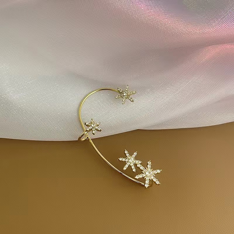 Clip de oreja de copo de nieve de estilo europeo y americano sin personalidad perforada de alta gama temperamento de moda diseño de nicho sentido gancho para la oreja clip de hueso para la oreja hembra