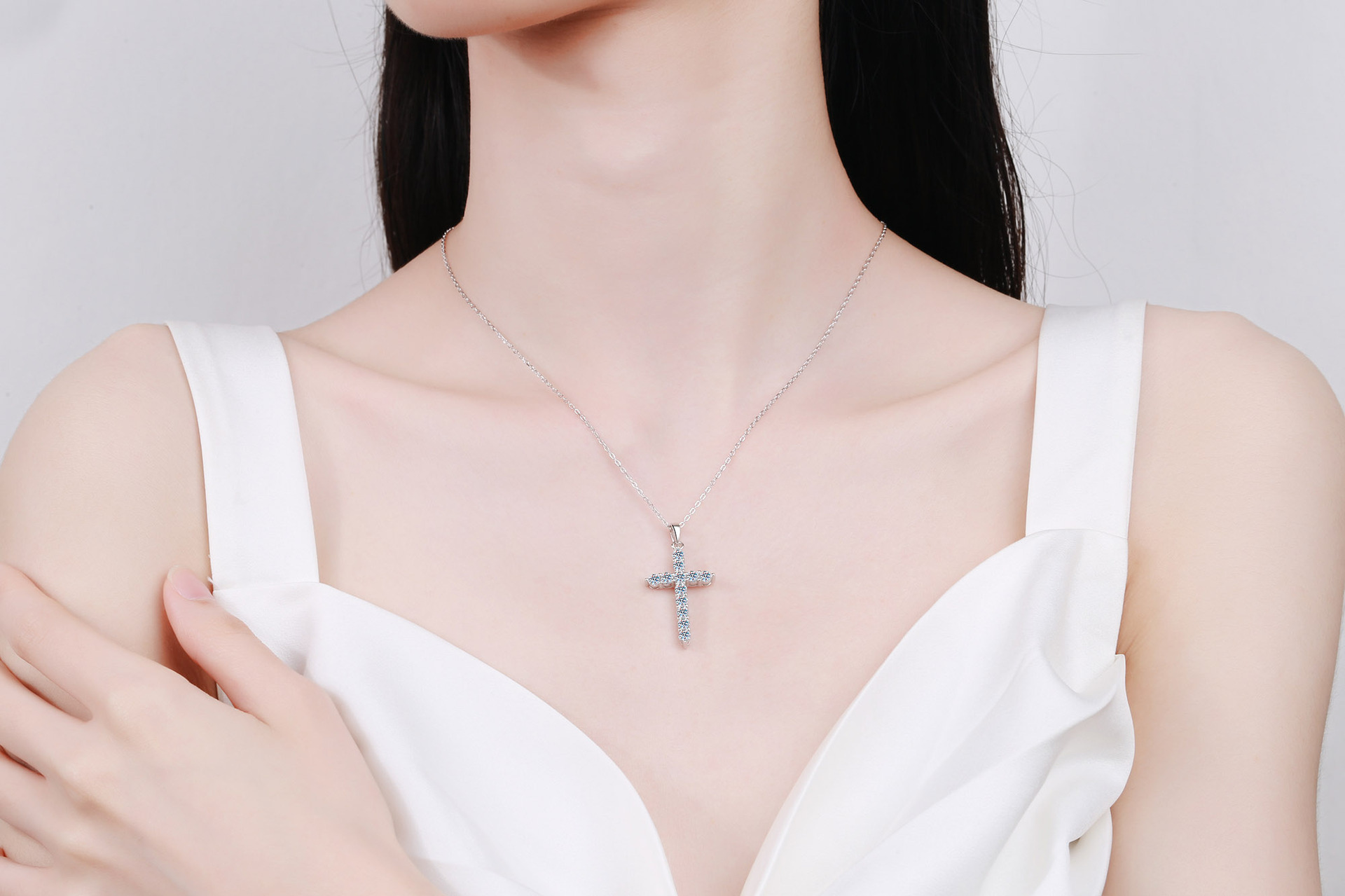 Ethnic Style Cross Sterling Silver Moissanite Pendant Necklace In Bulk display picture 4