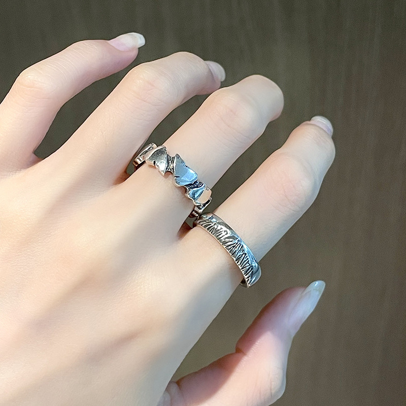 Minimalistische, unregelmäßige, stapelbare Herrenringe mit Struktur und offener Öffnung – trendig und cool im Retro-Stil. Vielseitig einsetzbar für den Zeigefinger._voghion.com