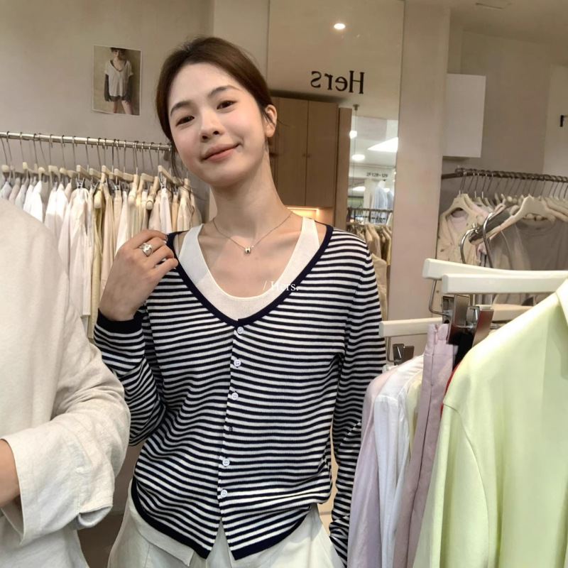 Hers Sweet Korean-Style Retro Color-Blocking Design Versatile Fake Two-Piece Round Neck Long-Sleeve Knit Sweater for Women 08162 Hers Sweet Korean-Style Retro Color-Blocking Design Versatile Fake Two-Piece Round Neck Long-Sleeve Knit Sweater for Women 08162