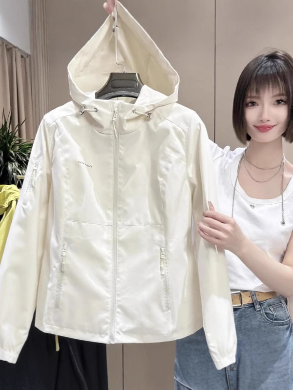 胖mm大码春秋季时尚百搭外套户外运动休闲防风防寒冲锋衣女|undefined