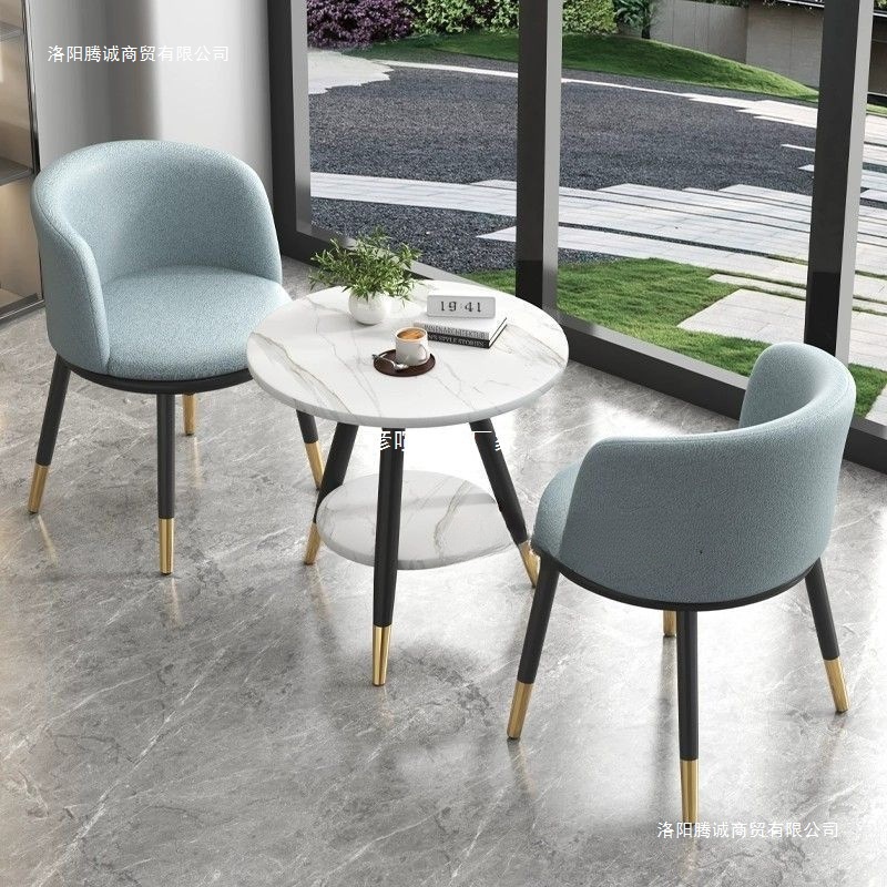Mesa y silla de balcón de lujo ligero set de tres piezas red red una mesa dos sillas creativa mesa casual simple recepción mesa redonda set combinación