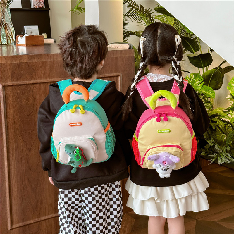 Mochila de jardín de infantes para niños, mochila de hombro encantadora para niños y niñas, muñecas de dibujos animados para salir a la marea del turismo