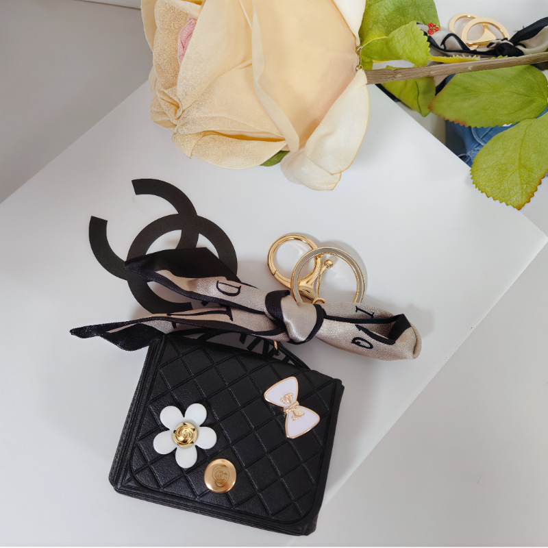 Nuevo estilo transfronterizo, moderno y exclusivo mini bolso acolchado tipo colgante, monedero para llaves, accesorio para auriculares.