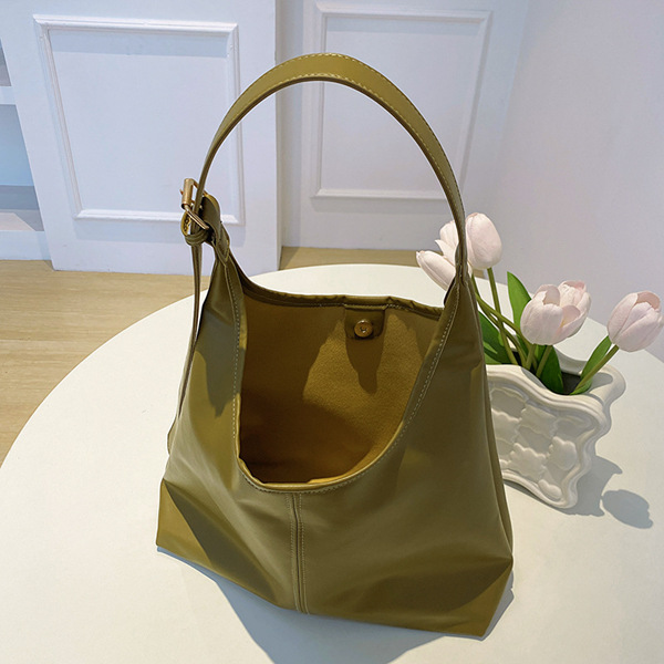 Capacious autumn one-shoulder bag