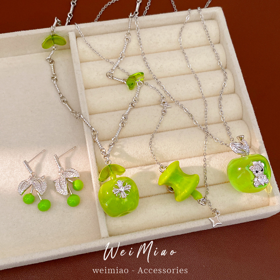 Resina cruzada de piedra iris collar de manzana ligero lujo nicho cadena de clavícula fresca y dulce conjunto de joyería