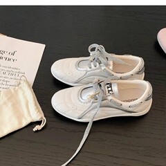德训鞋女款2025新款高级感珍珠系带小白鞋秋季学院风轻便休闲板鞋