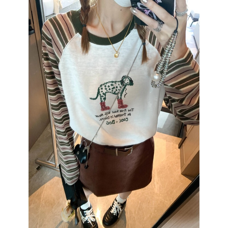 Moreover, the new autumn model features a fun puppy print with contrasting color stripes and loose long-sleeve raglan T-shirt MQ1755 Moreover, the new autumn model features a fun puppy print with contrasting color stripes and loose long-sleeve raglan T-shirt MQ1755