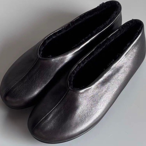 Cowhide Version~New Winter Style Round-Toe Slip-On Shoes with Fleece Lining for Warmth, Flat-Soled Women's Fashion Shoes with a Stylish and Elegant Look Cowhide Version~New Winter Style Round-Toe Slip-On Shoes with Fleece Lining for Warmth, Flat-Soled Women's Fashion Shoes with a Stylish and Elegant Look