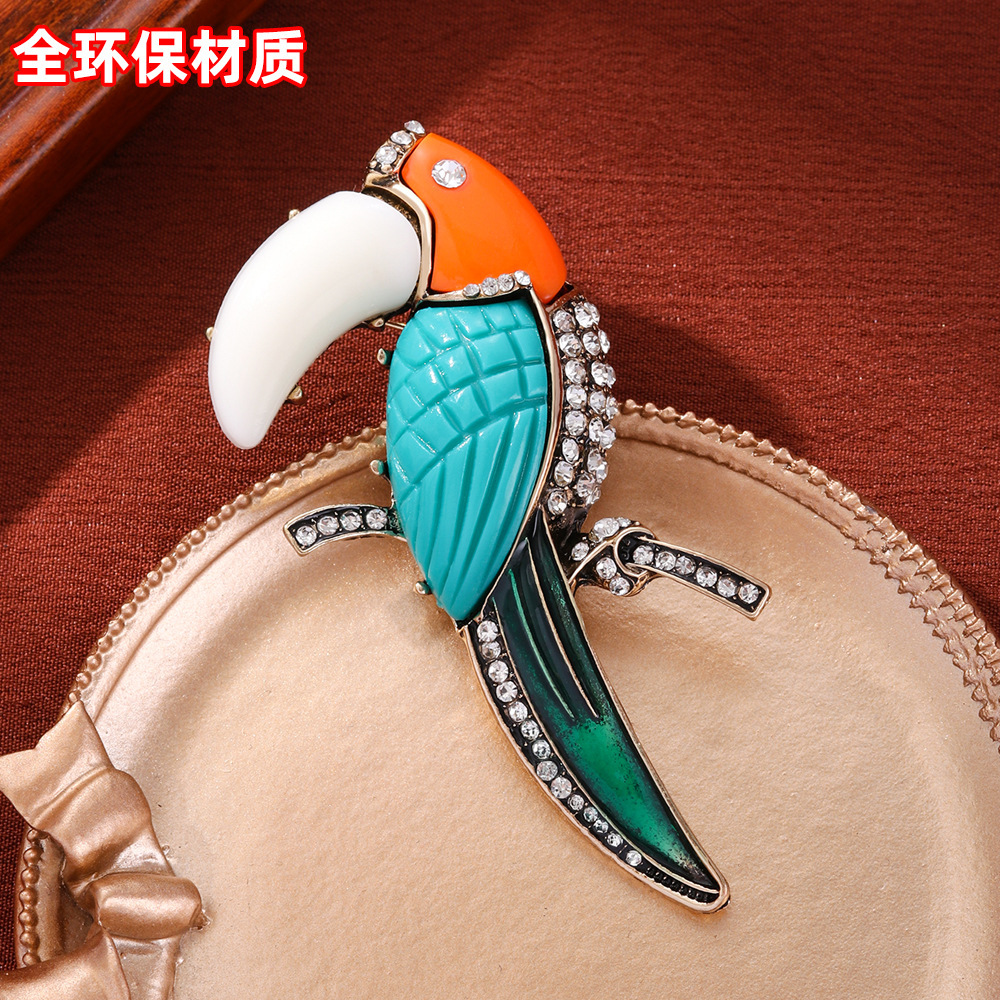 New Colorfulful Parrot Brooch Women's Fashion Suit Jacket Accessories Corsage Jewelry High-End Animal Toucan Brooch