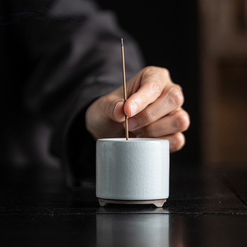 Ru kiln retro three-legged incense burner small incense stick household incense stand office tea room incense burner ornaments