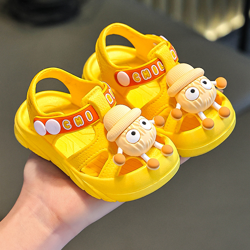 Sandálias para bebés para hombres 2025 nuevos bebés de 1 - 3 años, zapatos para niños suaves, bolsas antideslizantes, lindos bebés para usar fuera