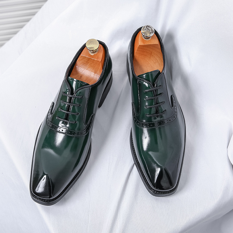 Zapatos de hombre Cross-border tallas grandes nuevos zapatos de cuero Brock zapatos de cuero brillantes para hombre de moda zapatos de cuero tallados de estilo británico al por mayor