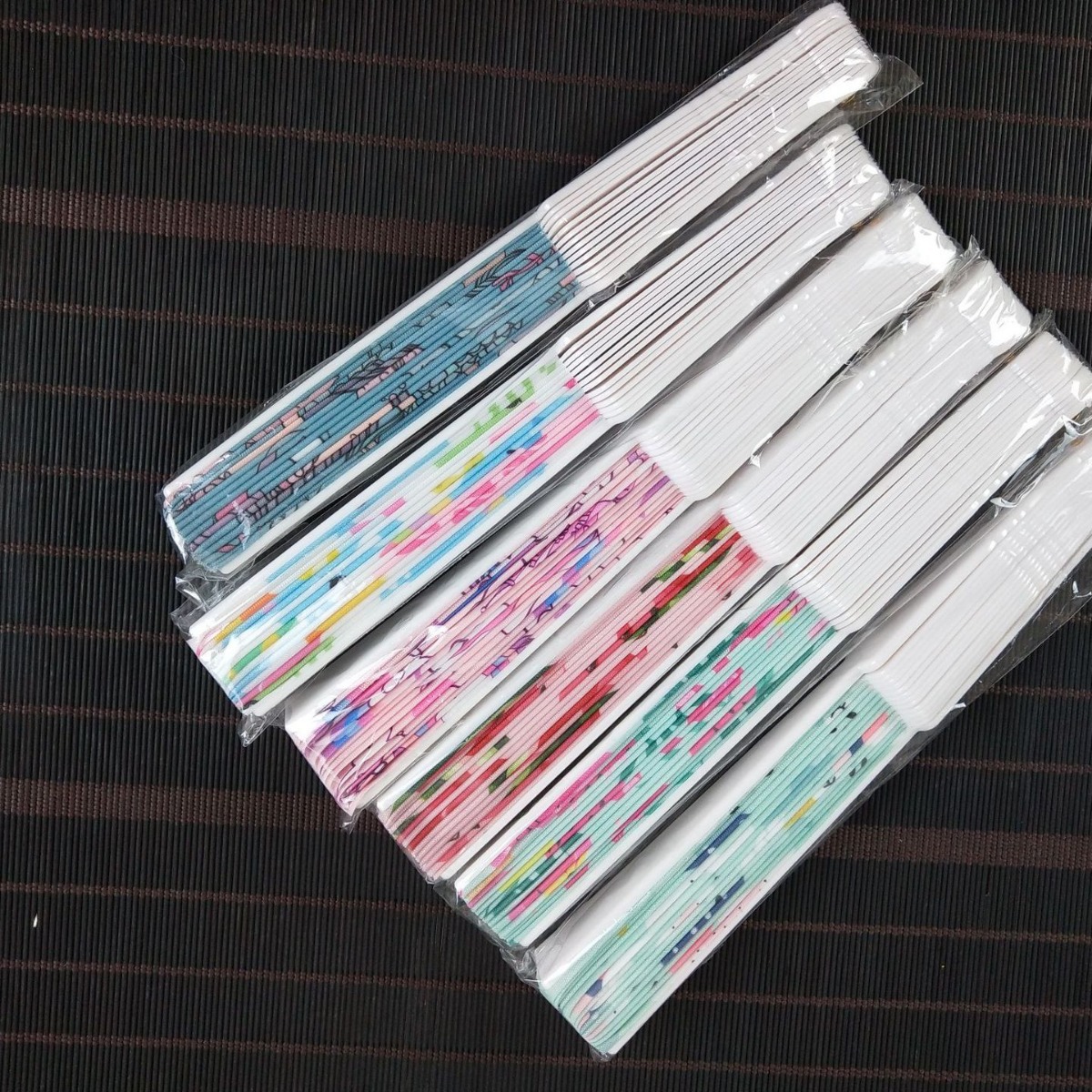 Hay en stock hueso de plástico fresco ventilador plegable creativo tela Oxford superficie del ventilador pequeña sirena tema