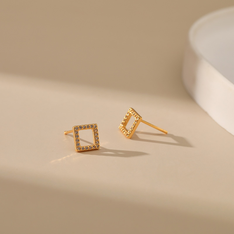 Copper Material Moon, Heart Shape Pattern 1 Pair Sweet Simple Style Moon Heart Shape Plating Inlay Copper Zircon Ear Studs