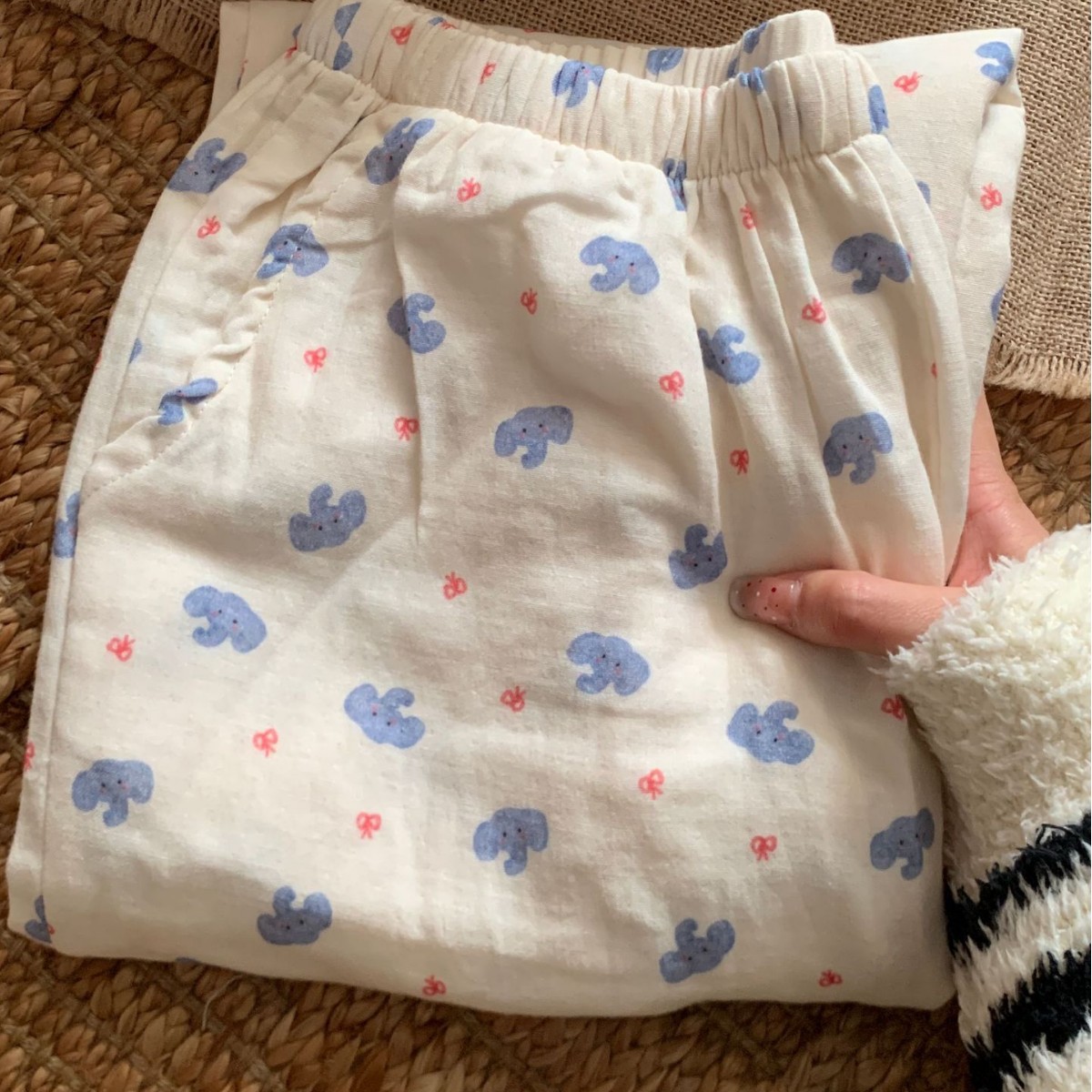 (2개) 새로운  코튼 더블 레이어 원사 2024 가을 겨울 신상품 느긋하고 편안한 포켓 파자마 홈바지 외부 착용 가능