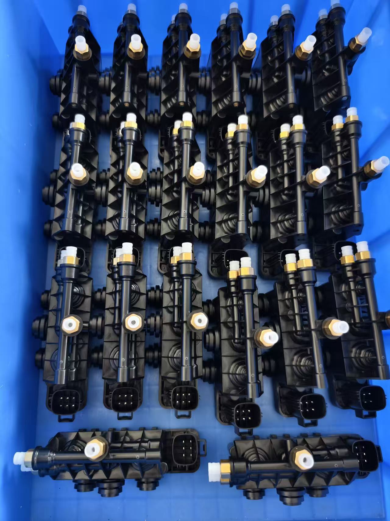 Compatible with Land Rover L322 Range Rover Discovery front and rear RVH000095 distribution valve RVH000050/60 original manufacturer