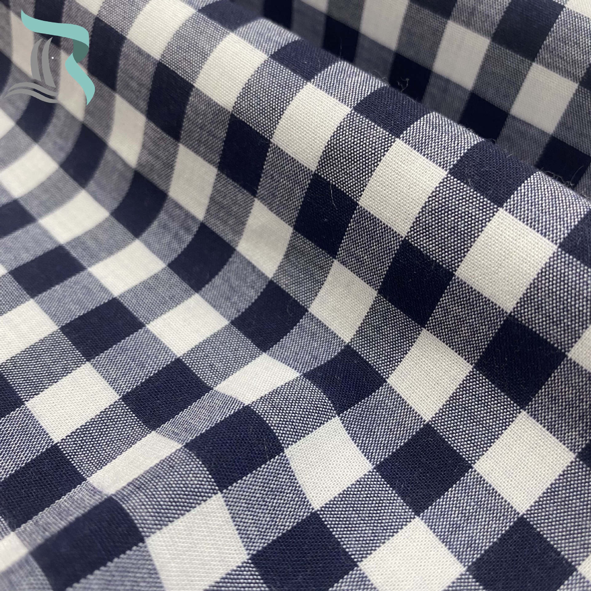厂家销售四面弹力面料 涤棉微皱蓝白格 休闲服衬衫格子服面料