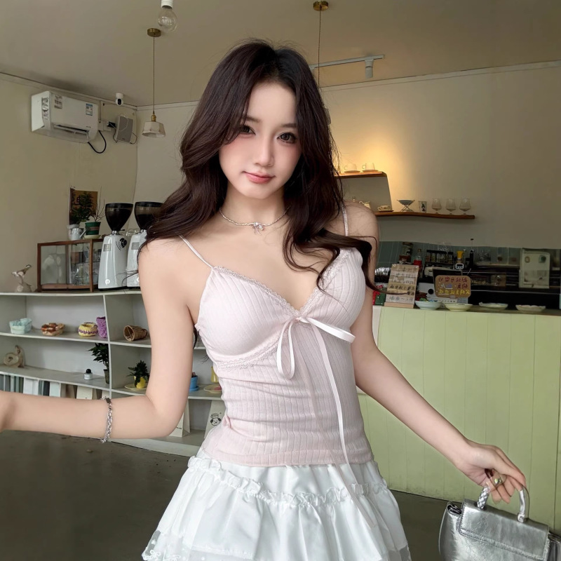 2026 New Spring Style Pure Desire Top-Tier Hot Girl Outfit Lace Camisole with Built-In Bra Pads, No Need to Wear Additional Underwear